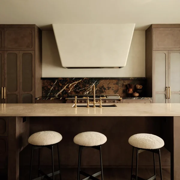 Montana Plaster Hood Island Kitchen